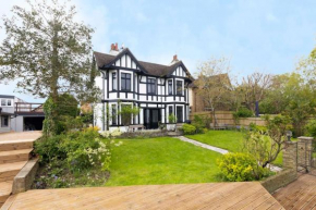 Large River Side Property offering 8 bedrooms